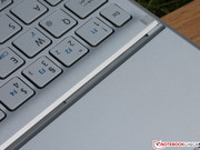 Die Hülle rastet hier ein, ..