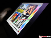 Das IPS-Panel löst in HD auf, nicht in FHD (Iconia W700).