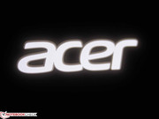 Das Acer Logo im Deckel wird durch die LED-Hintergrundbeleuchtung illuminiert.