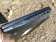 Die Ausrüstung mit Anschlüssen ist gering.