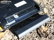 Der fest arretierte Akku hat eine Kapazität von 47 Wattstunden.