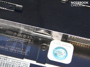 Unter dem Akku finden wir die Vorbereitung für einen SimCard-Schacht. Ein UMTS-Modul ist im 1016P leider nicht integriert.