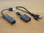 ebenso wie ein Ethernet-Dongle (keine interne LAN-Karte), ein Mini-VGA auf VGA d-Sub sowie ein USB auf Mini-USB Adapter (z. B. für Smartphone).