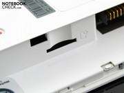 Unter dem Akku finden wir die Vorbereitung für den SimCard-Slot.