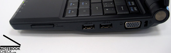 Rechte Seite: Cardreader, 2x USB, VGA, Kensington