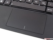 Das Touchpad ist glatt und zu klein, letzteres lässt sich kaum vermeiden.
