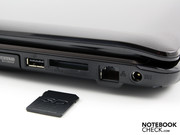 Neben dem CardReader für Speicherkarten (z. B. Digitalkameras) gibt es einen Netzwerk-Anschluss,