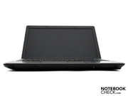 Mit 2.65 Kilogramm ist das Notebook leidlich mobil.