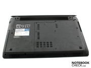 Das Gehäuse ist passabel stabil konstruiert. Die Unterseite dellt an keiner Stelle ein.