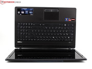 Das nicht entspiegelte Glare-Type-Panel hat nur schwache Kontraste und es leuchtet nicht sonderlich hell.