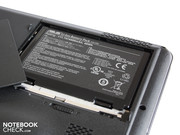 Der Akku mit 4.400 mAH befindet sich unter einer Klappe.