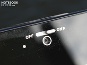 Die Webcam befindet sich „hinter Glas“ und kann abgedeckt werden.