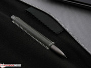 sowie einen Digitizer Pen in den Karton.