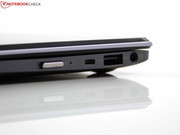 Der Power-Schalter (Schieber) und befindet sich seitlich am Gerät (für den Tablet Mode).