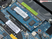 Zwei Gigabyte des RAM sind gesteckt, weitere zwei gelötet (onboard).