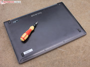 Ja, mit einem kleinen Torx-Schrauber...