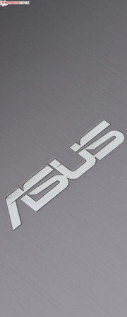 ASUS VivoBook U38N-C4004H: Der stets präsente Lüfter ruiniert das ansonsten gelungene Gesamtbild.