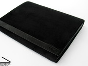 ...sowie eine Notebook Schutzhülle und eine kabellose Bluetooth Maus.