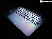 Die Details am Chassis sind schlicht. Es gibt nicht einmal einen separaten Power-On-Schalter.