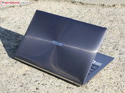 Das steht im Anforderungskatalog von Intel. Unser Testgerät verfehlt das mit seinen 3:37 Stunden (WLAN-Test).