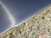 Diese kleine Lasche ermöglicht das Öffnen ohne Fingernagelbruch.