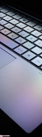 Asus Zenbook UX21E: Ein beachtliches „Stück“ Subnotebook mit sehr hoher Verarbeitungsgüte und Angeber-Potential.