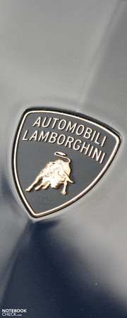 ASUS Eee PC VX6: Das Lamborghini-Wappen schmückt einen hochwertigen und exklusiven Eee-PC.
