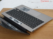 Wer für gut 900 Euro Ultrabook-Performance erwartet, der wird schwer enttäuscht sein.