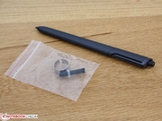 Damit Eingaben noch präziser von Statten gehen, liegt ein Stylus-Pen bei.