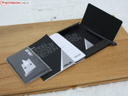 Es kann als Aufsteller für den Tablet verwendet werden.