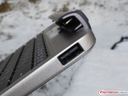 Das Gelenk lässt das Tablet zwar Wippen, wirkt ansonsten aber dauerhaft konstruiert.