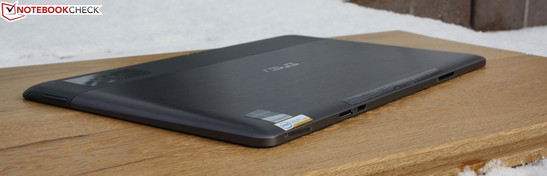 Asus VivoTab TF810C-1B026W mit Keyboard-Dock: Teuer als so manches Notebook aber leistungsschwächer als ein Billig-Laptop. Wer Laptop-Performance unter Windows 8 erwartet, der wird vom Atom arg enttäuscht sein.