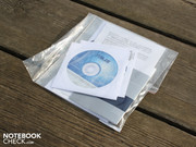 Der FreeDOS-Version liegt eine Treiber CD mit komfortabler Ein-Schritt-Installation bei. Hinzu kommt eine Tools DVD mit PowerDirector/Producer, MediaShow und LabelPrint.