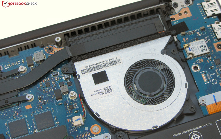 Der Lüfter steht im Leerlauf in der Regel still.