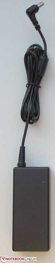 Das Netzteil wiegt 231,5 Gramm...