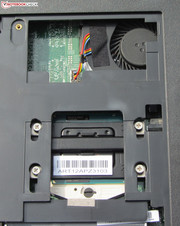 Ein Zugang zum Lüfter ist teilweise gegeben.