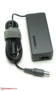 Das Netzteil wiegt 233 Gramm...