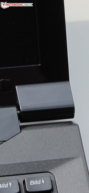 Die Scharniere wippen etwas nach.