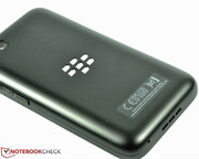 Das Blackberry-Logo wurde in die Rückseite gestanzt und verchromt.