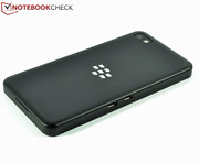 Unter der abnehmbaren Rückenschale befindet sich...