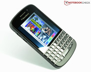 Rein subjektiv erstrahlt das 3,1 Zoll große AMOLED-Display hell, kontrastreich und mit kräftigen Farben.