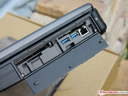 An Anschlüssen für die industrielle Anwendung mangelt es nicht, selbst das alte PCMCIA (PC-Card) ist an Bord