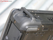 Im Detail: Durch die Standfüße kann ein Gurt gezogen werden.