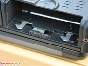 Im Detail: Riegel zur Sicherung der Hauptakkus.