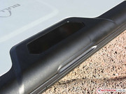 Die Frontpartie ist wegen der Kratzgefahr aus Kunststoff.