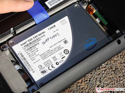 Die Intel SSD 330 Series ist als Standard-2,5-Zoll-Modell verbaut.