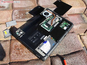 Drinnen geht es weiter. Ganze vier Klappen führen ins Innere des 15-Zollers.