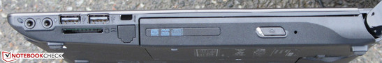 Rechte Seite: DVD-Brenner, Anschluss für ein Kensington-Schloss, 2x USB 2.0, Speicherkartenlesegerät, Mikrofoneingang, Kopfhörerausgang