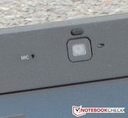 Direkt neben der Webcam sitzt ein Mikrofon.