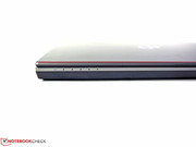 Die Status-LEDs an der Frontseite leuchten zurückhaltend und stören auch in dunklen Umgebungen nicht.